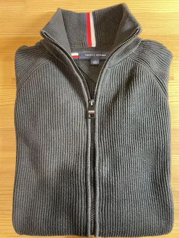 TOMMY HILFIGER 드라이버 니트