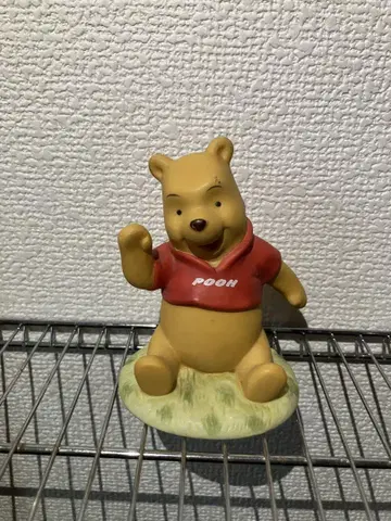 푸우 피규어 손 흔드는