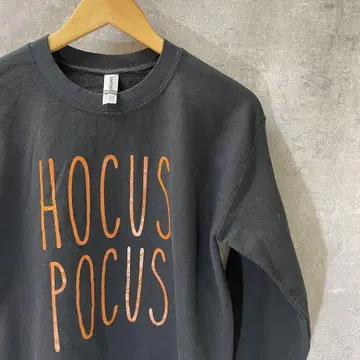 GILDAN HOCUS POCUS 블랙 맨투맨 S