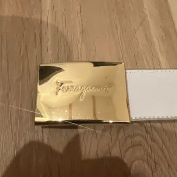 Ferragamo 화이트 가죽 벨트