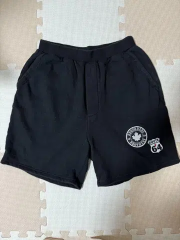 DSQUARED2 블랙 숏팬츠