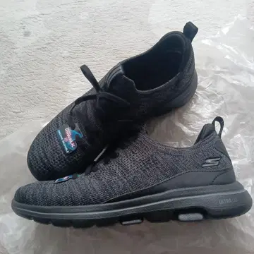 새상품 GOWALK 스케쳐스 블랙 스니커즈 24.0