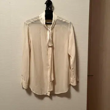 [ UNITED ARROWS ] 총 실크 보타이 블라우스