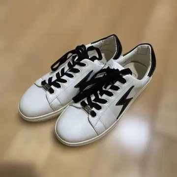 DGLR 화이트 블랙 스니커즈