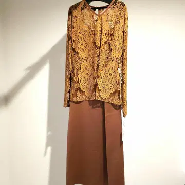 택 포함 새상품 YAMADAYA RADIATE V넥 레이스 긴팔 원피스