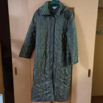 올리브 그린 퀼팅 롱 코트