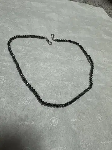 블랙 비즈 목걸이 후크식 클로징