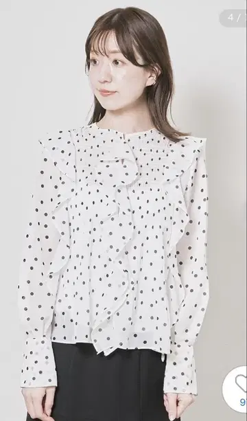 택 포함 새상품 SNIDEL 프릴 셔링 블라우스 지속가능성