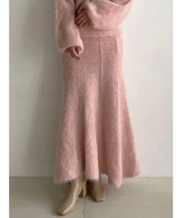 러그나문 알파카 샤기 니트 내로우 플레어 스커트