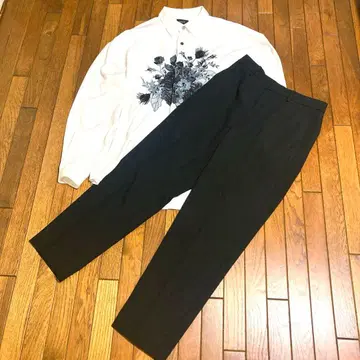 화이트 꽃 자수 셔츠와 블랙 팬츠 셋업