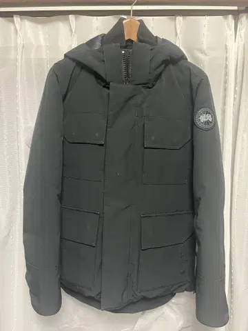 Canada Goose 블랙 다운 자켓 M