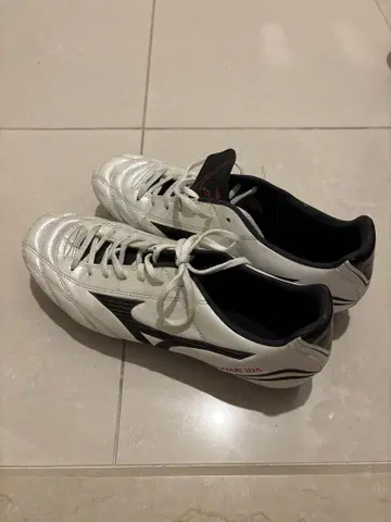 미즈노 모렐리아 축구화 화이트/블랙