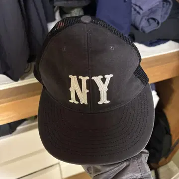 NY 로고 자수 블랙 메쉬 캡