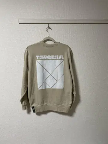 TANGRAM 그래픽 맨투맨 베이지