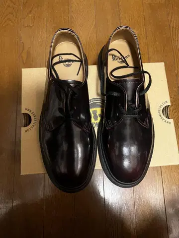 미사용 Dr. Martens 체리 레드 25029600 EU 39