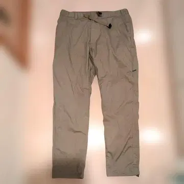 새상품 UNIQLO 베이지 카고 팬츠 조정 가능