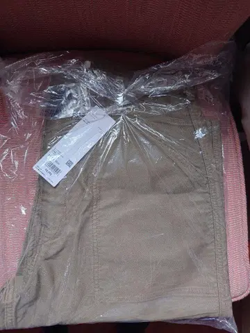 미개봉 새상품 유니클로 U 와이드 핏 치노 카키 82cm UNIQLO U