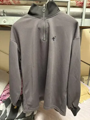 그레이 하프 지퍼 상의