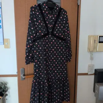 블랙 멀티 도트 무늬 긴팔 원피스