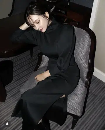mavimoon 블랙 하이넥 롱 원피스
