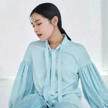 L'AUBE BLANC 더블 타이 블라우스