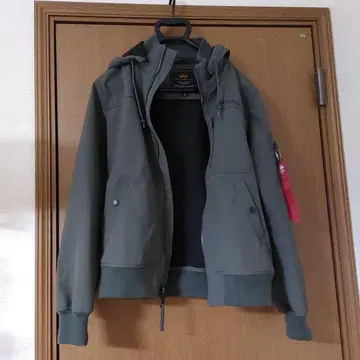ALPHA INDUSTRIES 후드 부착 자켓 올리브 그린