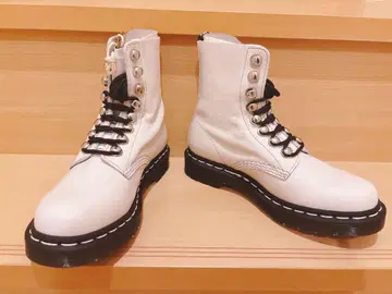 Dr.Martens 닥터마틴 여성용 부츠 화이트