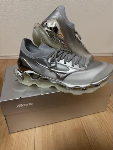 Mizuno Wave Prophecy Sorayama