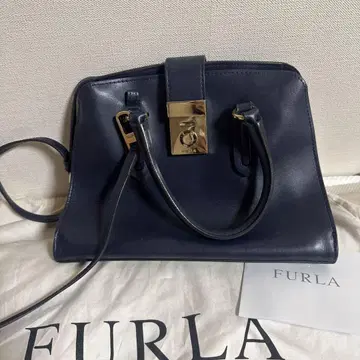 FURLA 네이비 가죽 핸드백