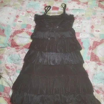 벨로아 라메 믹스 프릴 블랙 원피스