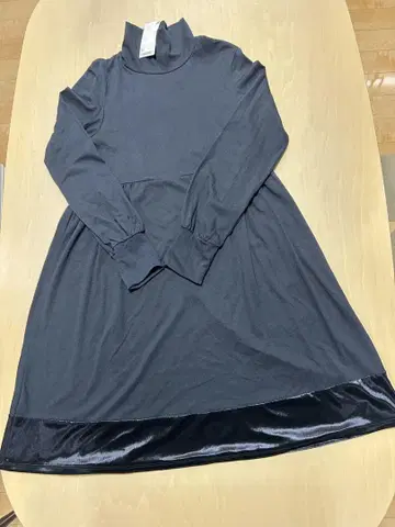 [미사용 새상품] UNIQLO 유니클로 터틀넥 드레스 긴팔 M 사이즈