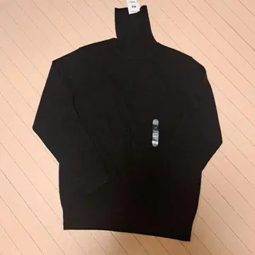 UNIQLO 100% Cashmere 스웨터 M 사이즈 블랙