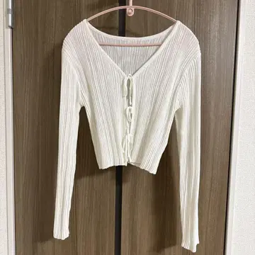 내추럴 꾸뛰르 리브 화이트 가디건