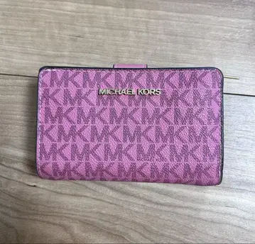 MICHAEL KORS 핑크 접이식 지갑