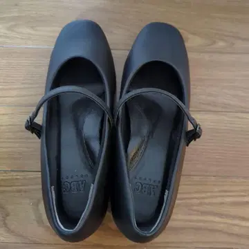 블랙 스트랩 펌프스 중간 힐 22cm