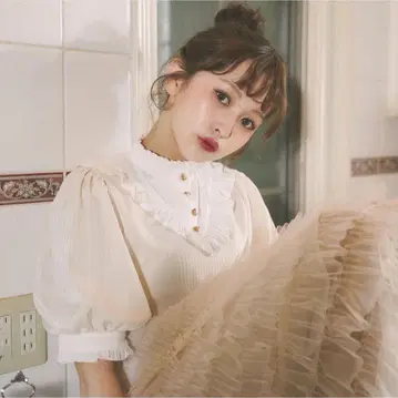오리지널 프릴 스트라이프 블라우스 desir etraison