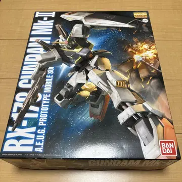마스터 그레이드 RX-178 건담 Mk-II
