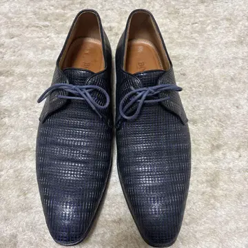 HUGO BOSS 네이비 엠보 가죽 드레스 슈즈