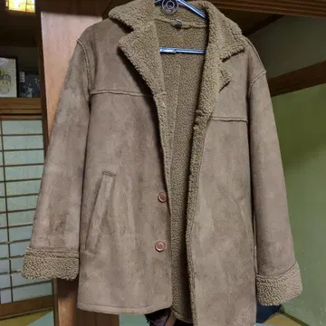 브라운 무스탕 코트 버튼 포함 [ UNIQLO ]