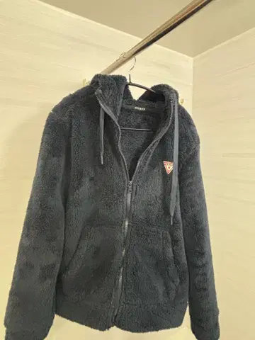 guess 후드티