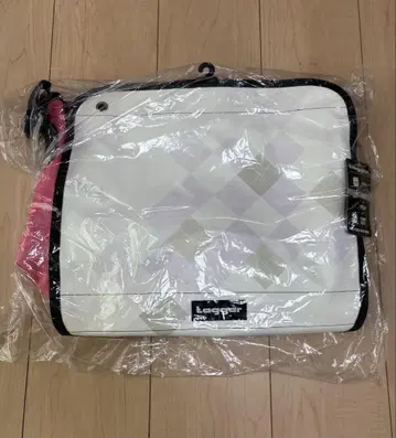 [ 새상품 ] tagger 메신저 백 화이트