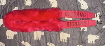 BIGBANG 핑크 숄더 스트랩 지용 퍼 참 GD
