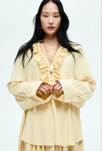 [시착만 한 상품, 새상품급] H&M Ruffled Tunic 프릴 셔츠