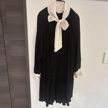 모스키노 MOSCHINO 실크 원피스 보타이 블랙 화이트