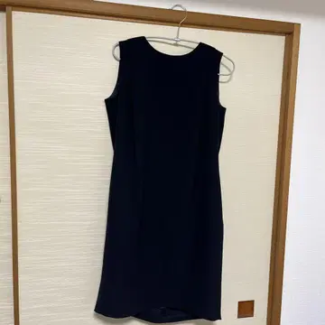 m's select 슬리브리스 무릎 기장 원피스 블랙