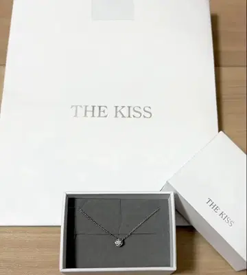 THE KISS 실버 목걸이