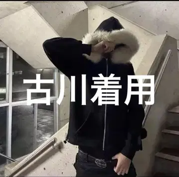퍼 달린 블랙 후드티