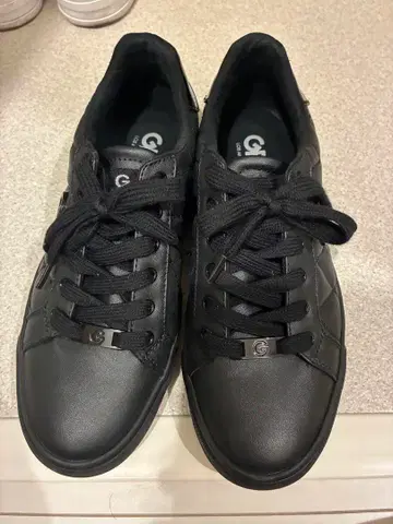 [ 새상품급 ] GBG 블랙 퀼팅 스니커즈