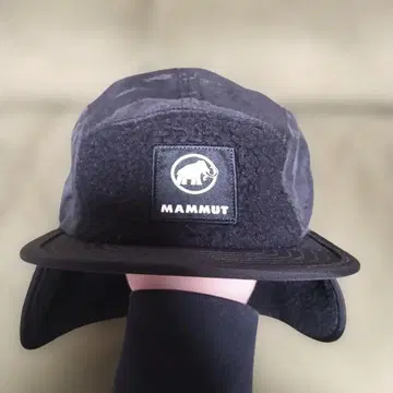 MAMMUT 블랙 캡 귀도리 포함