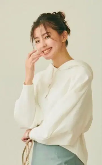 LOUNIE 크롭 후드 부착 후드티